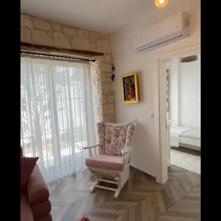 Cesme'de Konforunda Alacati Tas Ev Tasarimli Sifir Esyali * Cesme