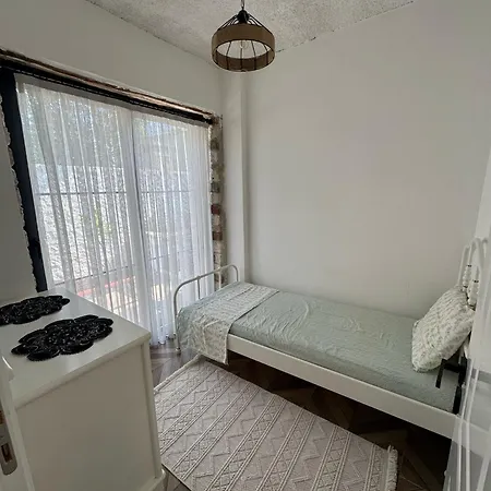 Holiday home Cesme'de Konforunda Alacati Tas Ev Tasarimli Sifir Esyali