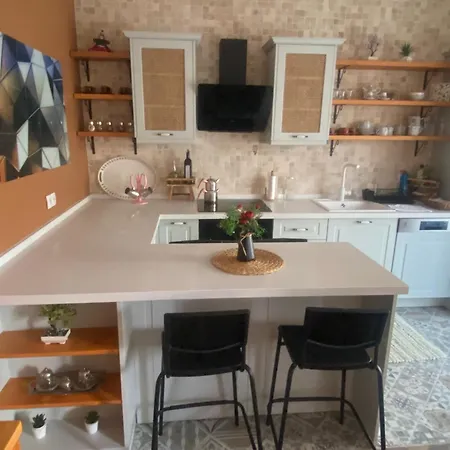 Cesme'de Konforunda Alacati Tas Ev Tasarimli Sifir Esyali Holiday home *