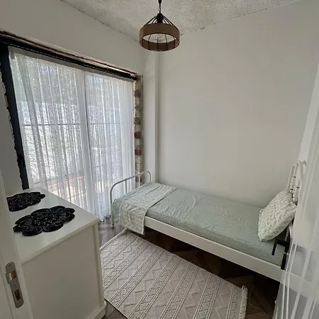Cesme'de Konforunda Alacati Tas Ev Tasarimli Sifir Esyali Holiday home *